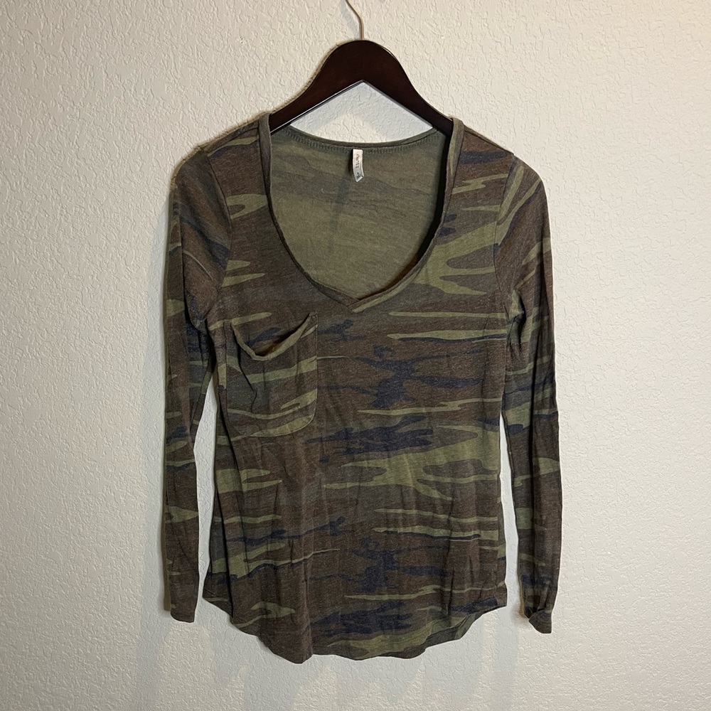 Z supply long sleeve camouflage v neck T shirt -Small